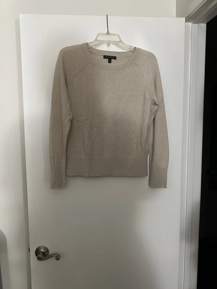 Banana Republic Biege Woman’s Crew Neck Italian Wool Cashmere Medium Sweater - Image 1 of 4