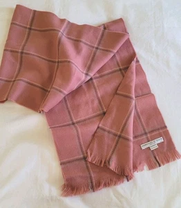 Johnston's of Elgin rosa kariert rechteckig Wollschal Vintage neu ohne Etikett 12x68" UNBENUTZT  - Bild 1 von 10