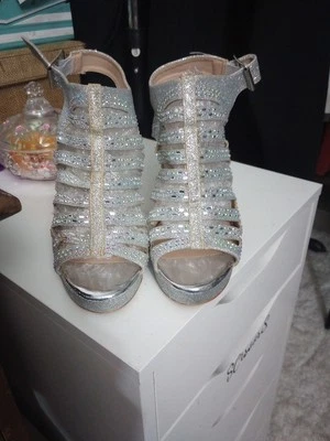 tacones delicadeza plateados Foto 1 de 4