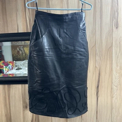 "Falda de cuero genuino negra Lillie Rubin 26"" de largo con bolsillos cremallera trasera" Foto 1 de 4