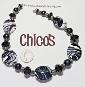 CHICO'S Disco de Vidrio Negro/Blanco y Acento Negro Vidrio y Collar de Cuentas ST 20" - Imagen 1 de 2
