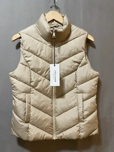 NWT COLE HAAN Women Collared Full Zip Chevron Quilted Puffer Vest Size S Dune - Picture 1 of 14