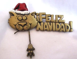 JJ Jonette Jewelry Feliz Navidad GoldTone Cat & Mouse Pin Brooch VGUC - Picture 1 of 5
