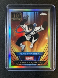 2025 Topps Marvel Chrome 40° Anniversario Rifrattore FLAG SMASHER #MA-9 - Foto 1 di 2