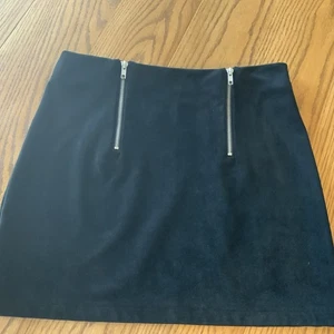 Forever 21 Damen Rock schwarz Kunstleder Frontreißverschluss figurbetont Mini Stretch - Bild 1 von 3