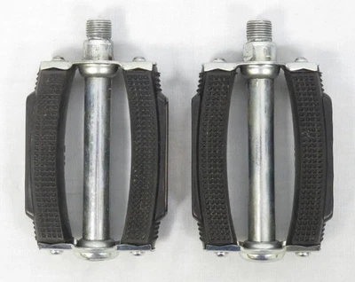 Union Bicycle Bike Pedals U20 Black/w Orange Reflectors NEW - Image 1 of 4