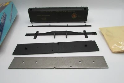 HO Scale Athearn 5332 50ft Express Reefer Great Northern ATH4681 - Image 1 of 4