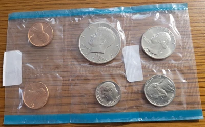 1972-P  United States Mint Set - 6 BU Coins/Mint Cello w/ Proof Cent (S) - Image 1 of 4