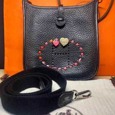 Hermes Corazón Dije Seda Sarga Bufanda Anillo Cuero Rosa Accesorio Foto 1 de 3