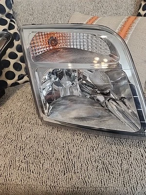 Farol lateral passageiro Ford Transit Connect Van 2010-2012 - Imagem 1 de 2