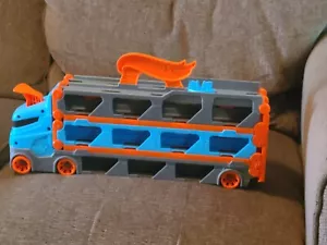 Hot Wheels Tractor Trailer Track Transformer - Picture 1 of 2