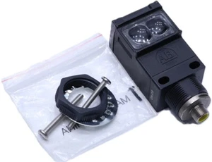 * SURPLUS ALLEN BRADLEY 42GTU-9000-QD PHOTOELECTRIC SENSOR - Picture 1 of 4