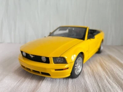 Autoart 1:18 Ford Mustang GT Convertible Yellow - Immagine 1 di 4