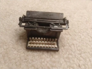 Miniature VINTAGE DIE CAST Metal Antique RENINGTON TYPEWRITER Pencil Sharpener - Picture 1 of 5