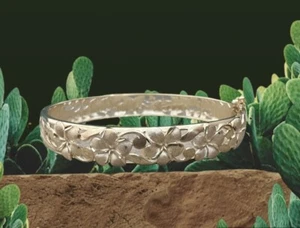 14k Solid Gold Diamond Cut Plumeria Flower Hawaii Bangle Bracelet - Picture 1 of 7