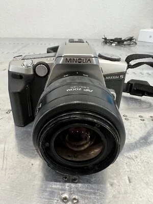 Minolta Maxxum 5 35mm SLR Film Camera W/  AF Zoom 35-70 - Image 1 of 4