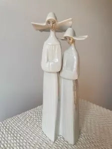 Vintage Lladro Two Nuns w/ Rosary Religious White Fine Porcelain Figurine - Picture 1 of 6