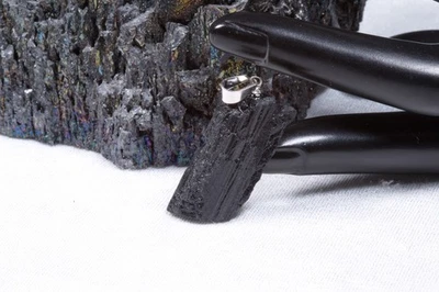 Edelstein Anhänger Schwarzer Turmalin zwischen ca. 2,5cm-3,5cm ohne Halskette - Bild 1 von 2