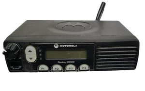 OEM Motorola AAM50RPF9AA1AN Rayon CM300 438-470 MHz, UHF 40W 32 CH Radio CM 300 - Photo 1/8