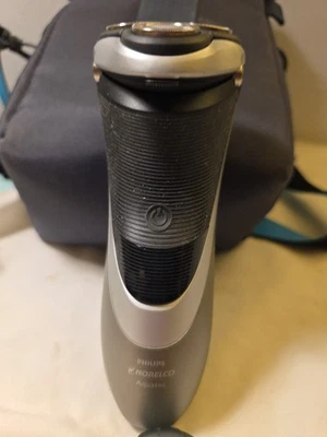 Philips Norelco Aquatec Afeitadora con Cargador, Cuchilla Cubierta Estuche Cepillos Foto 1 de 4