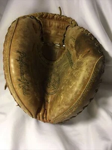Wilson A2403 Mens Right Hand Throw Catchers Mitt Glove 34 Inch - Picture 1 of 8