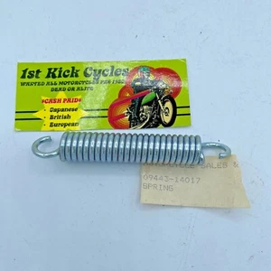 NOS SUZUKI 09443-14017 SOPORTE LATERAL RESORTE GT185 GT250 GT380 GT550 GT750 RV125 TC1 - Imagen 1 de 1