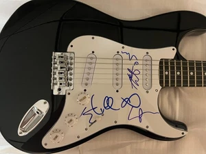 Sonic Youth Signed Autographed Black Electric Guitar Thurston Moore Kim All 4 - Picture 1 of 5