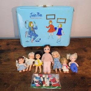 Junior Miss Doppelnamen Koffer mit 7 Puppen & Zubehör selten & Vintage 1965 Remco - Bild 1 von 23