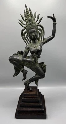Estátua de bronze APSARA antiga/vintage cambojana Khmer 18,5” de altura em base de madeira - Imagem 1 de 4