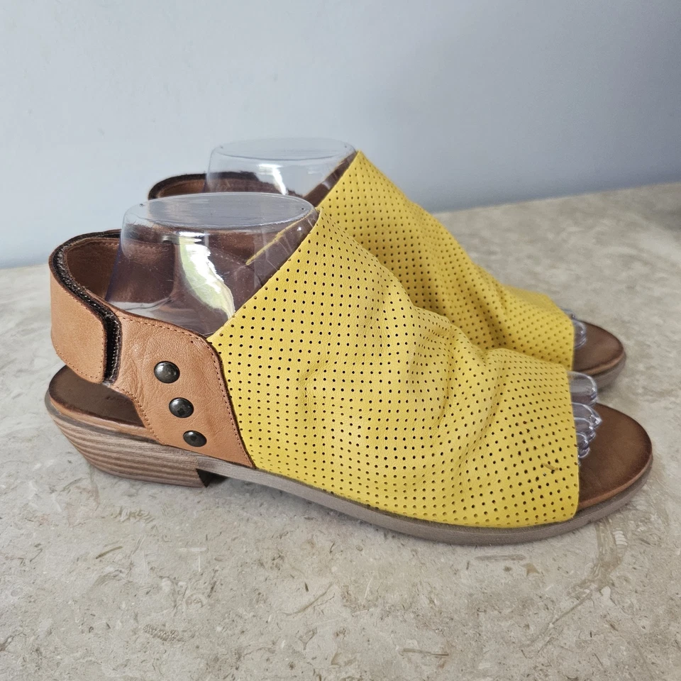 SPRING STEP Sandals Women's Size 40 US 9 Mustard Yellow Leather Perforated Soft - Image 1 of 4