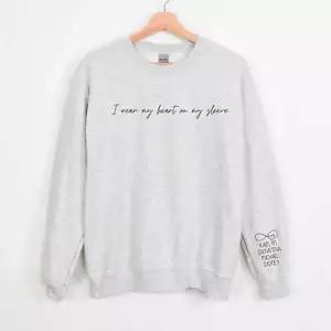 Llevo mi corazón en la manga - Cuello redondo o sudadera con capucha - MAMÁ - ABUELA - Imagen 1 de 46