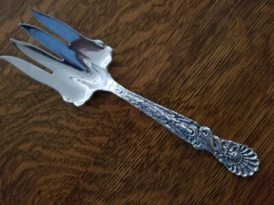 Вилка для сервировки рыбы из чистого серебра Tiffany & Co. Dolphin 10 дюймов - около 1888 г. - Изображение 1 из 3