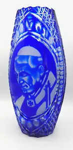 Jarrón de cristal azul cobalto grabado bohemio Papa Juan Pablo II vintage grande 15" - Imagen 1 de 11