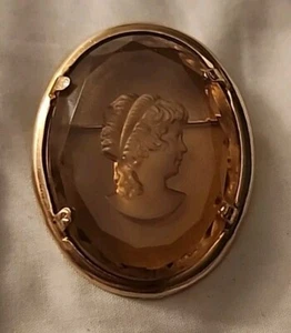 Vintage Warner Reverse Intaglio Cameo Brooch Amber Glass Gold Tone Pin Signed - Picture 1 of 8