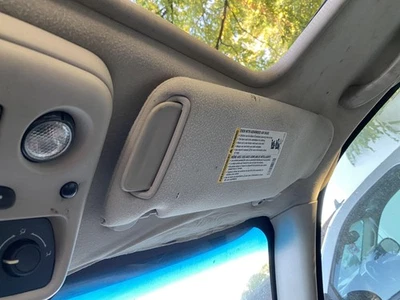 03 04 05 06 CADILLAC ESCALADE Sun Visor Right - Image 1 of 2