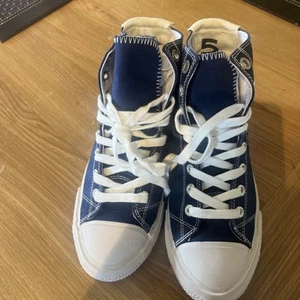 SUPERDRY Women’s High Top Trainer/Sneakers - Size 5- New and unused , no box - Picture 1 of 7