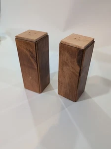 Rechteckige Salz- und Pfefferstreuer aus Holz Handarbeit 5,5" hoch - Bild 1 von 4