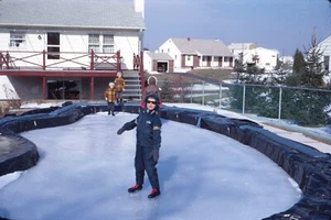 1971 Kids Ice Skating on Homemade Frozen Rink in Backyard Vintage 35mm Slide - Picture 1 of 3