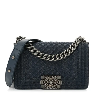 Bolsa de ombro Chanel denim em relevo menino pequeno aba azul tiracolo - Imagem 1 de 4