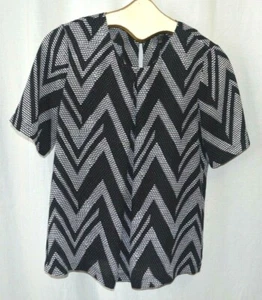 Vince Camuto Black White Print Short Sleeve Blouse Top Women's Size Small EUC - Picture 1 of 2
