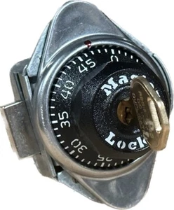 Lotto 50 armadietti combinati Master Lock 1630 per maniglia di sollevamento con cerniera destra - Foto 1 di 10