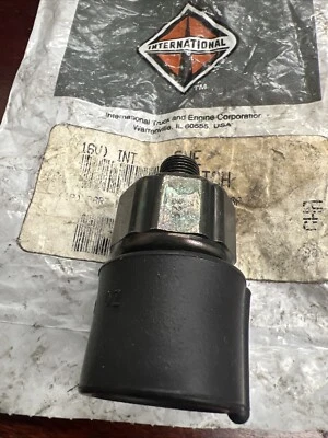 UNO INTERRUPTOR DE LUZ DE RESPALDO INVERSO INTERNACIONAL GENUINO 416372C1 Foto 1 de 4