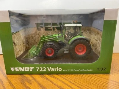 New FENDT 722 Vario Tractor with Loader Scale Model.  1:32 Scale USK Scalemodels - Image 1 of 4