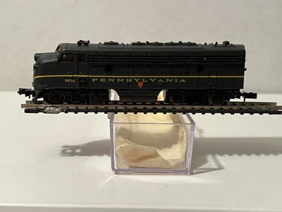 LIFE LIKE LIFELIKE 7751 PENNSYLVANIA RAILROAD PRR PENNSY GREEN F7 #9674 LIGHT N - Image 1 of 4