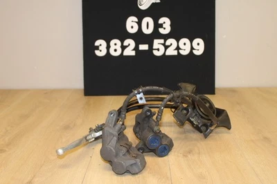 Yamaha YZF R6 2005 juego de pinzas de freno delanteras derecha izquierda par de pinzas Foto 1 de 4