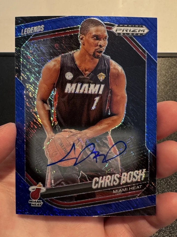 Panini Prizm Black Legends 2024 FOTL Blue Shimmer/25 Chris Bosh #272 Auto Salón de la fama Foto 1 de 4