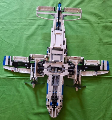 LEGO TECHNIC: Frachtflugzeug (42025) mit Bauanleitung , vollständig - Bild 1 von 4