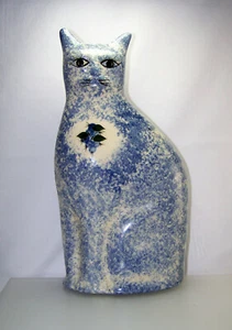 Sitzende weiße Keramik Katze mit blauem Schwamm bemalte Glasur Vintage 80er Jahre - Bild 1 von 7