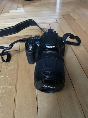 Nikon D D5100 16.2MP Digitalkamera - Schwarz (Kit mit AF-S 18-55mm Objektiv) - Bild 1 von 4