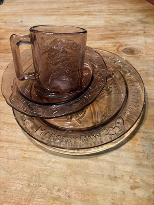 De colección Lavanda Púrpura Indiana Tiara Vidrio Madre Ganso Rimas Infantiles Platos Foto 1 de 4